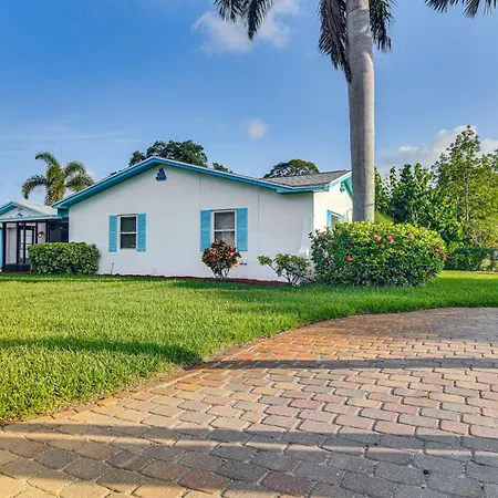 Lovely St Pete Beach Cottage, Walk To Beach And Town